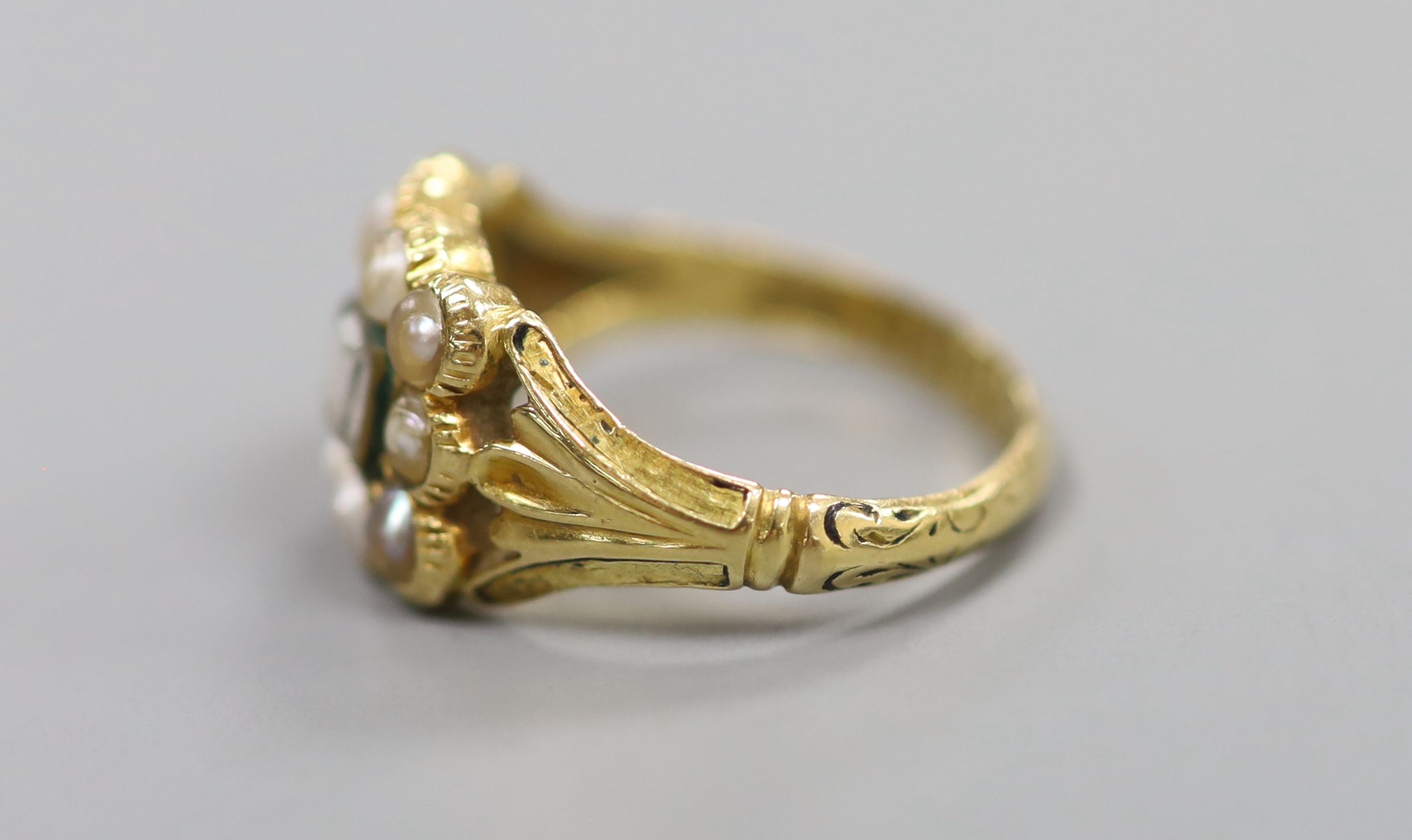 An early Victorian 18ct gold, split pearl and enamel(a.f.) mourning ring,